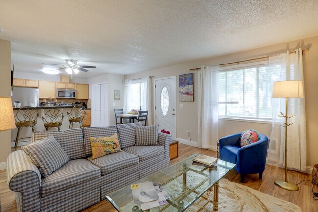 Building Photo - 4931 Catalina Dr