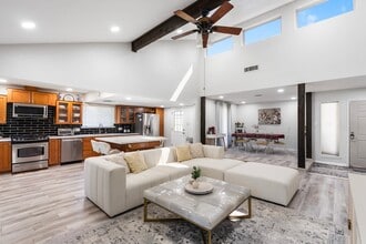Building Photo - 14039 Utopia Dr