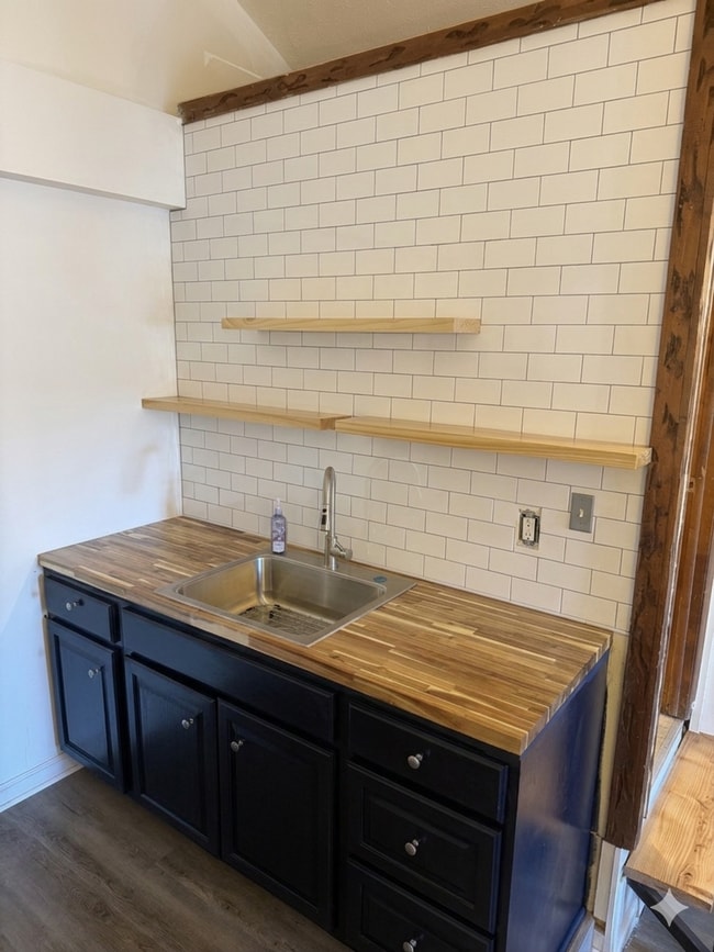 Foto del edificio - 625 Shelford Rd