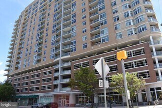 Building Photo - 5750 Bou Ave
