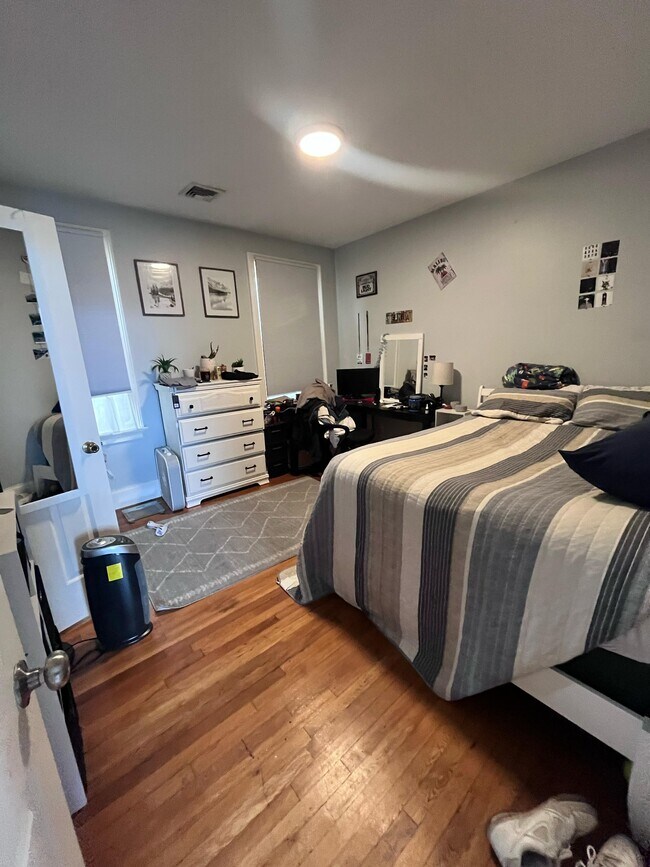 Building Photo - 731 Parker St