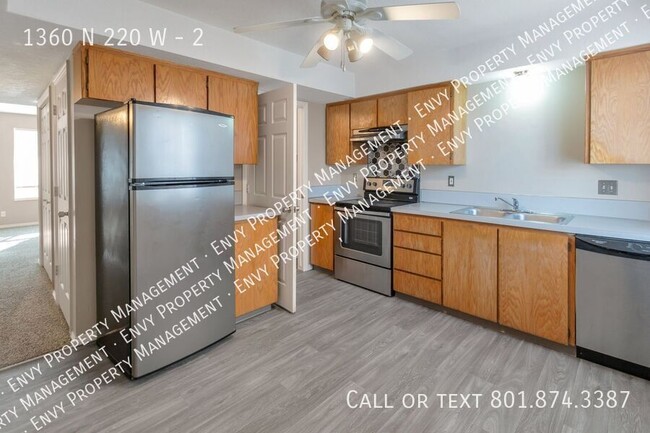 Building Photo - Cozy 2 Bed, 2 Bath Home with Stylish Floor...