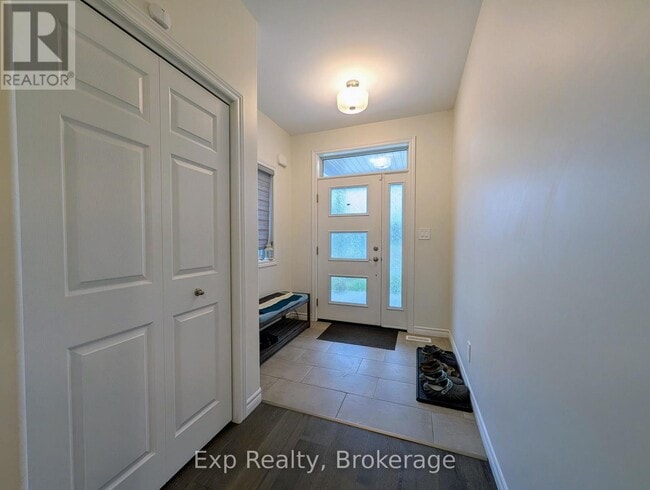 Building Photo - 96 Athabaska Dr