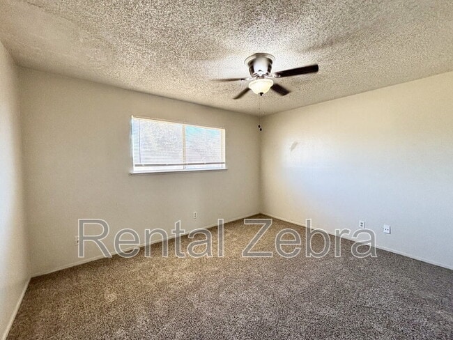 Building Photo - 2400 Gurr Rd