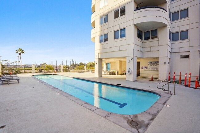 Building Photo - 525 E Seaside Way