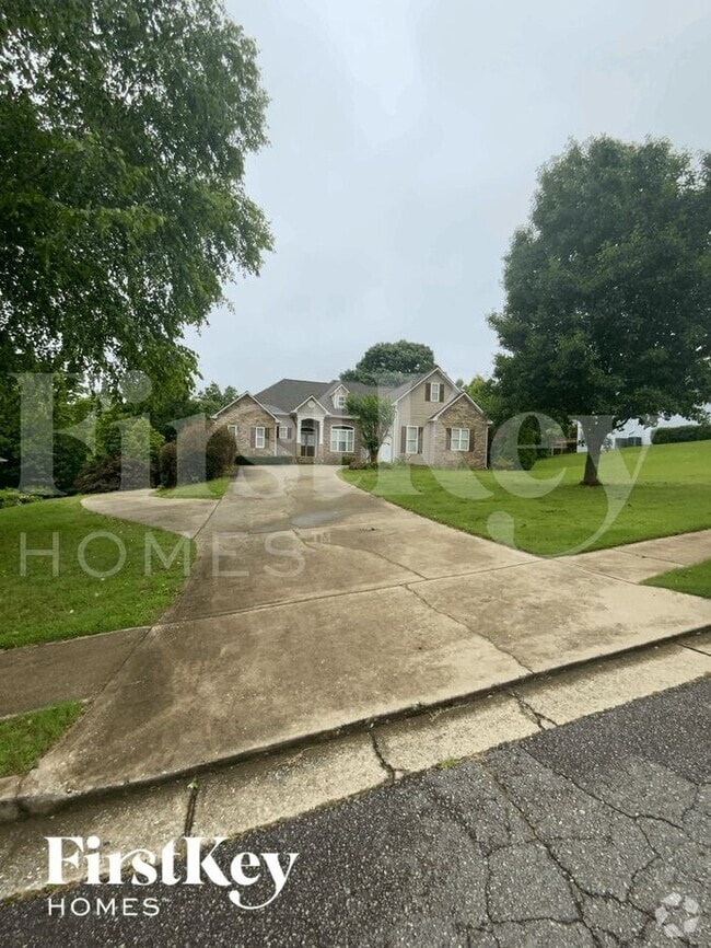 Building Photo - 33 Roberson Dr