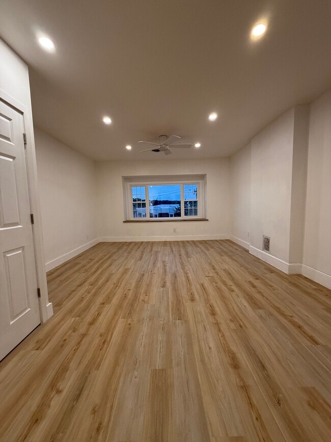 Living Room - 5211 Ridge Ave
