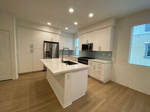 Building Photo - 1118 Via Lucero