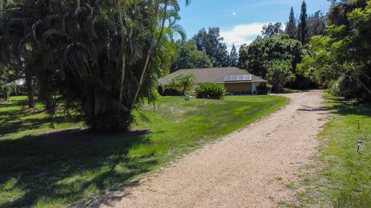 Foto principal - 1974 SW St Andrews Dr