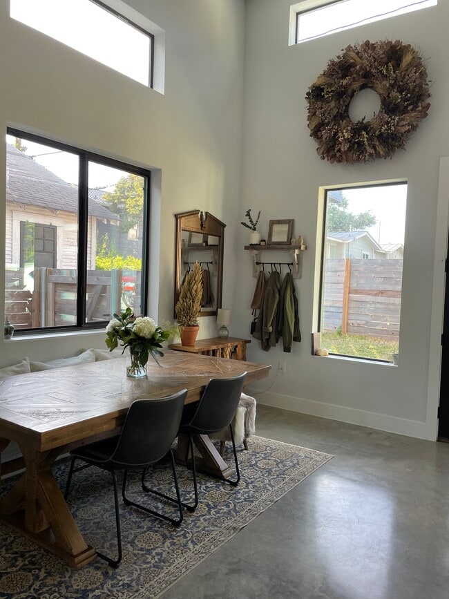 Building Photo - 1804 E 14th St