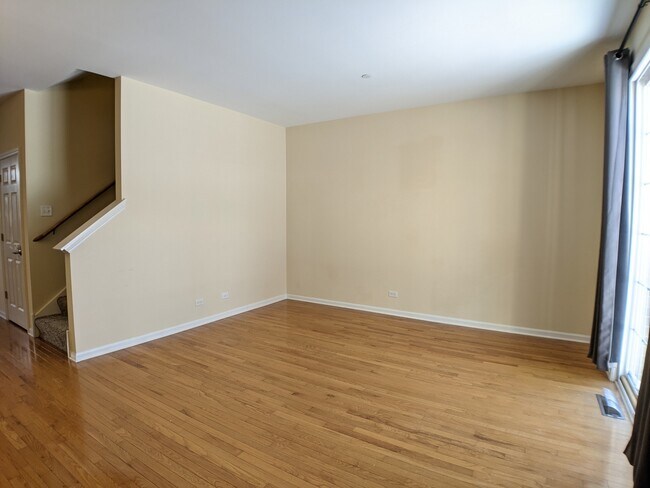 Building Photo - 385 Bradbury Ln