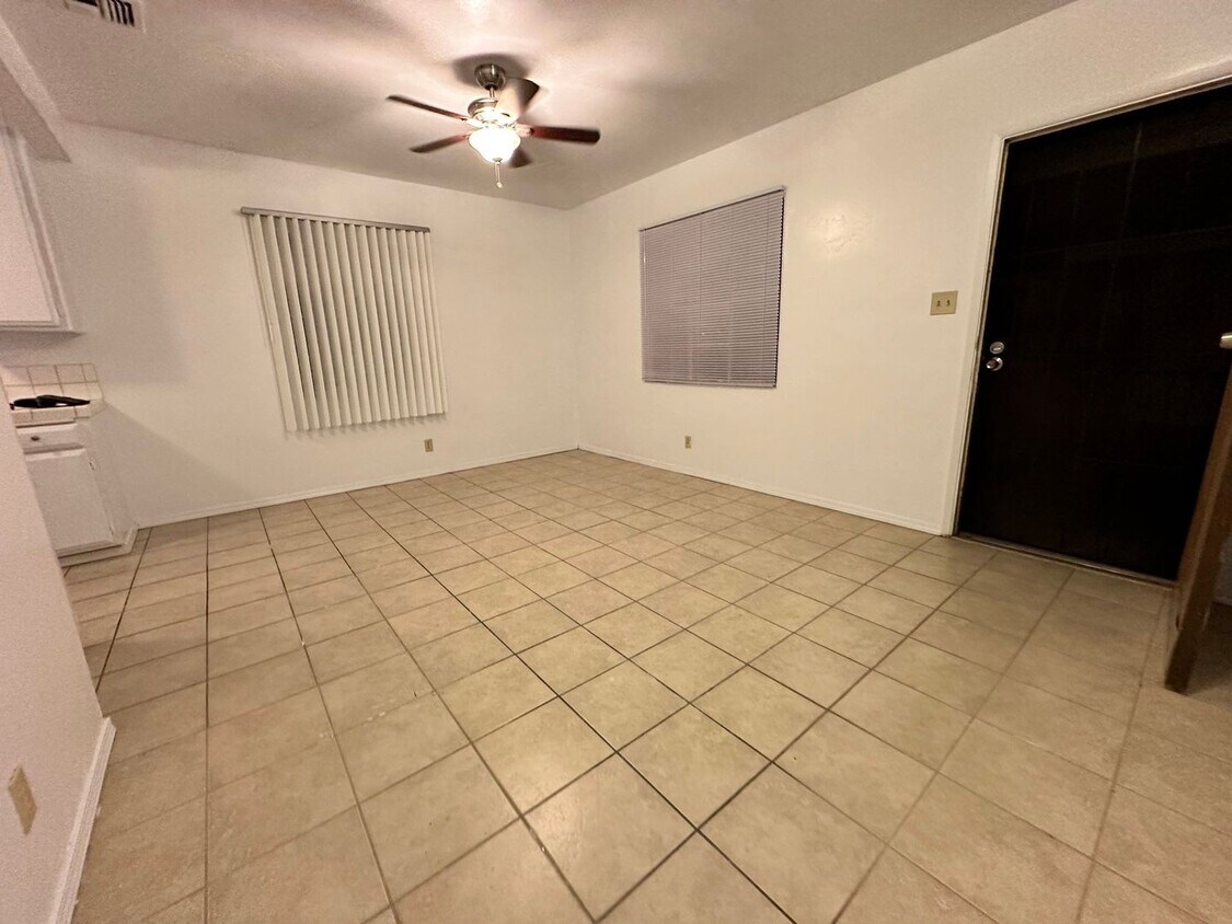 Foto principal - 843 W Walnut Ave