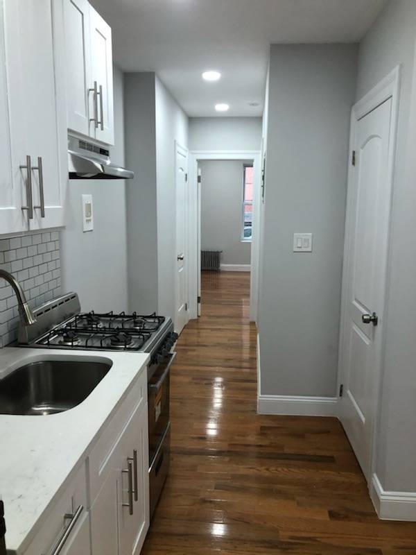 Building Photo - 514 W 211th St