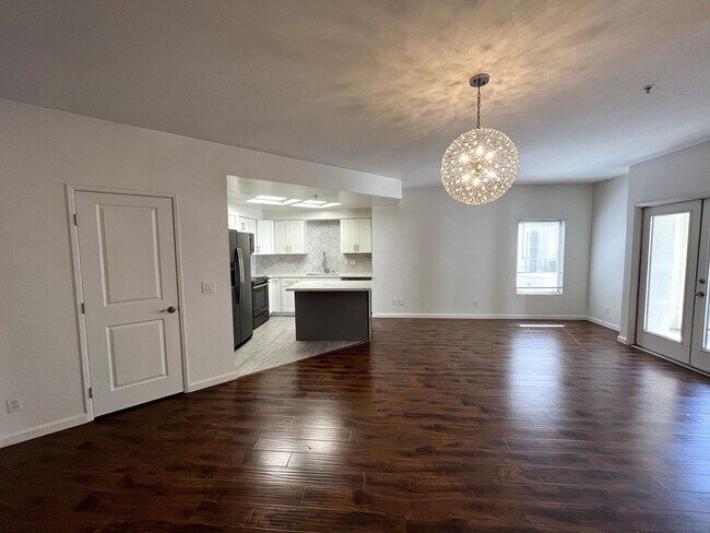 Building Photo - 2BR/2BA Downtown Marina District Condo - G...