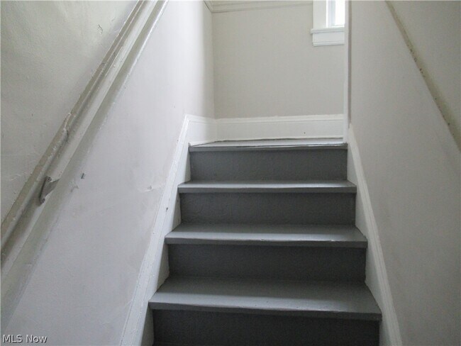 Foto del edificio - 2080 Halstead Ave
