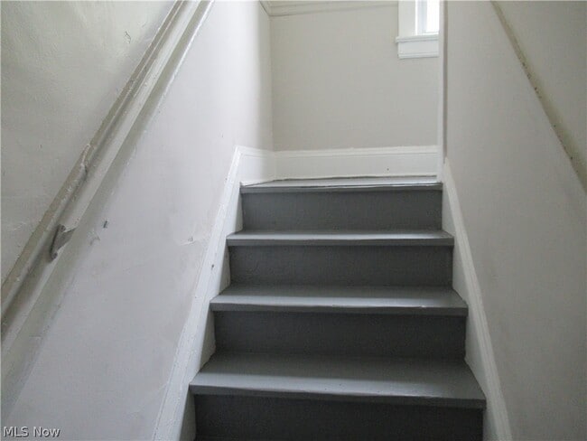 Building Photo - 2080 Halstead Ave