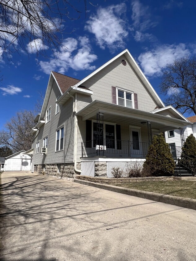 912 Merritt Ave Unit Apt A, Oshkosh, WI 54901 Apartments in Oshkosh