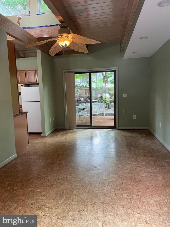 Building Photo - 5340-COTTAGE Black Oak Dr