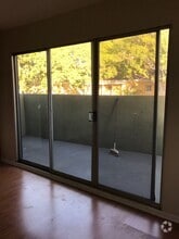 Building Photo - 471 S Fairfax Ave