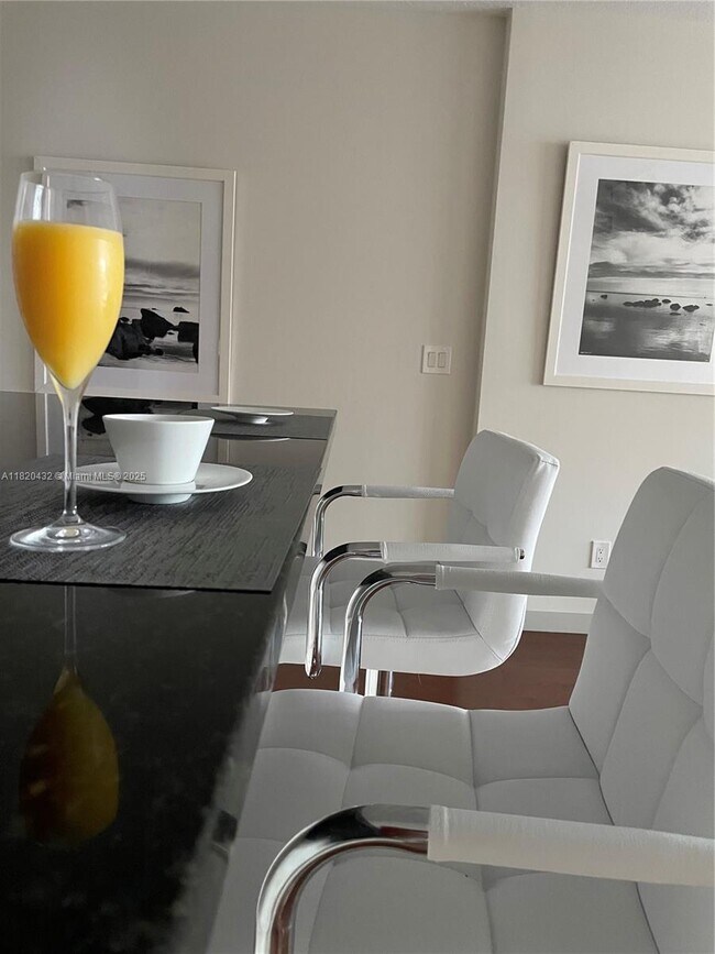 Foto del edificio - 325 S Biscayne Blvd