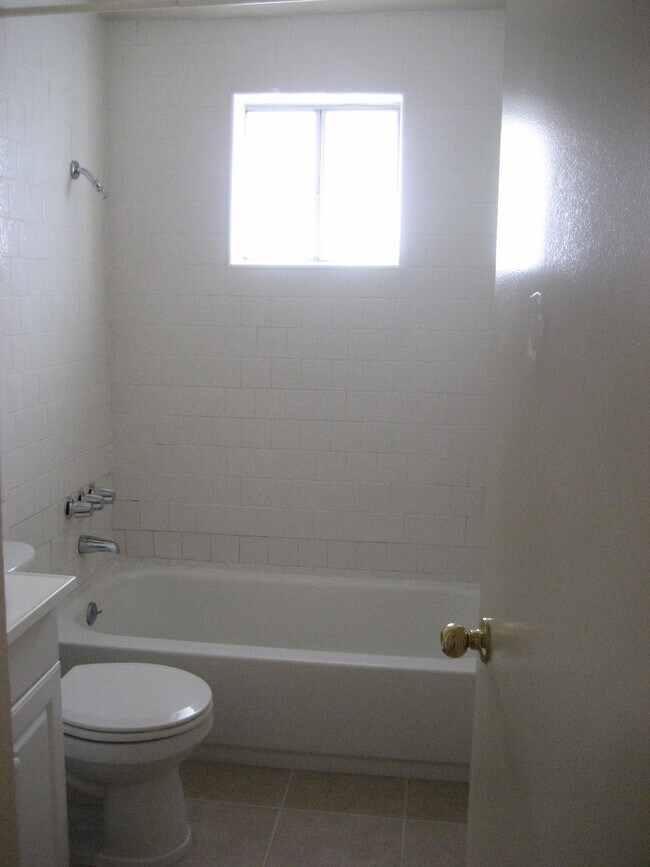 Foto del edificio - 3779 N Tuttle Ave