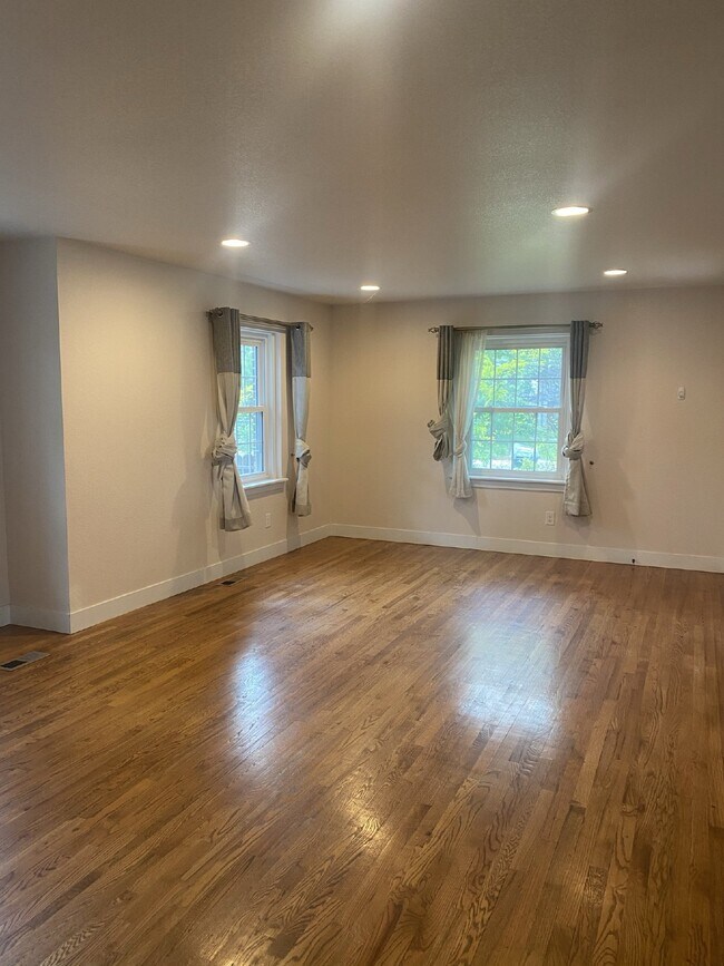 Foto del edificio - 3 bed/ 3 bath Home in Mayfair