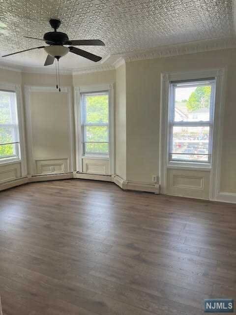 Building Photo - 555 Broadway