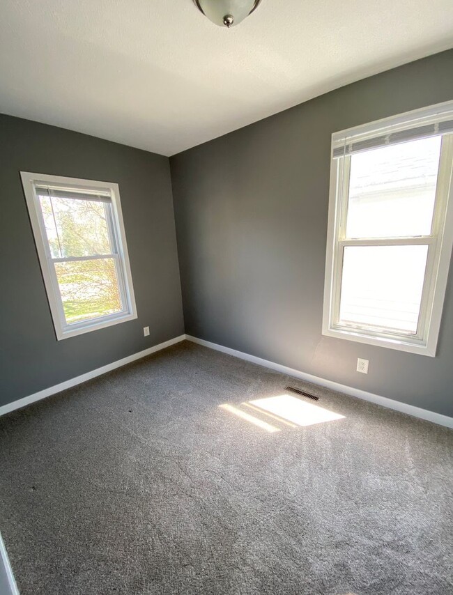 Foto del edificio - 2 bedroom 1 bathroom, pet friendly house.
