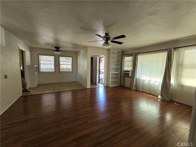 Foto del edificio - 412 N Cherry Ave