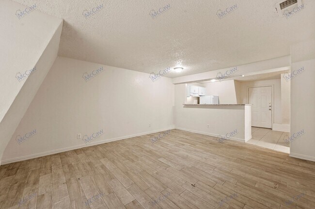 Foto del edificio - Great 2 BR & 1.5 BA Apartment in Dallas (7...