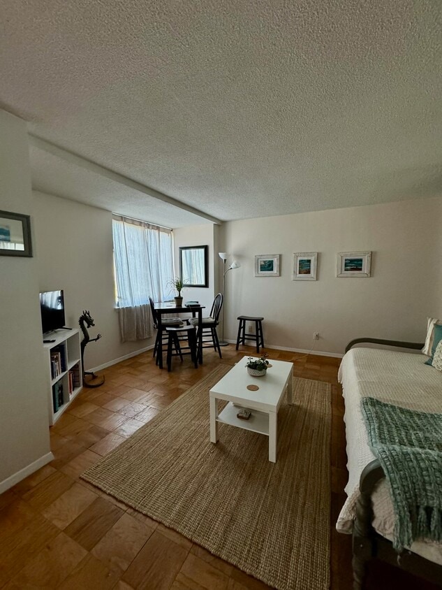 Primary Photo - 501 Slaters Ln