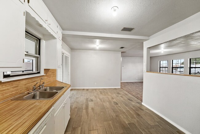 Foto del edificio - 1401 E 18th St