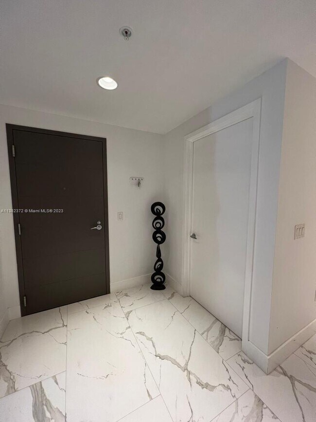 Building Photo - 17301 Biscayne Blvd