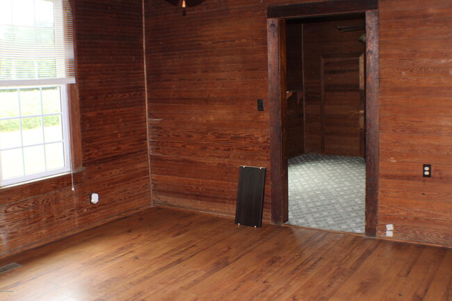 Building Photo - 3035 Sandy Run Rd