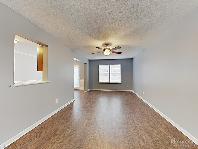 Building Photo - 136 Cottage Lake Way