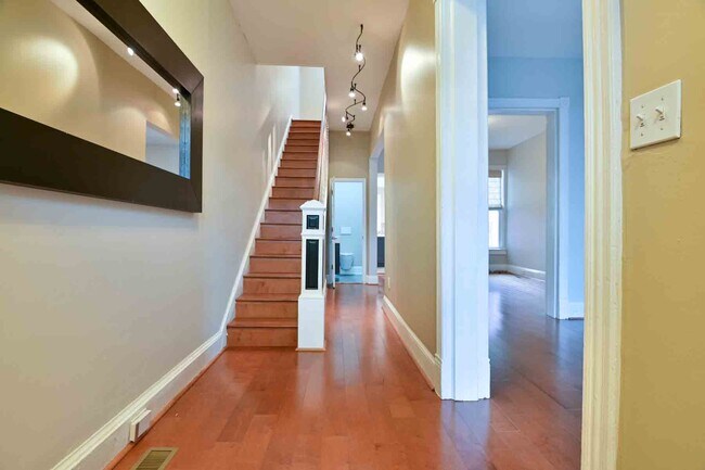 Foto del edificio - 821 8th St NE