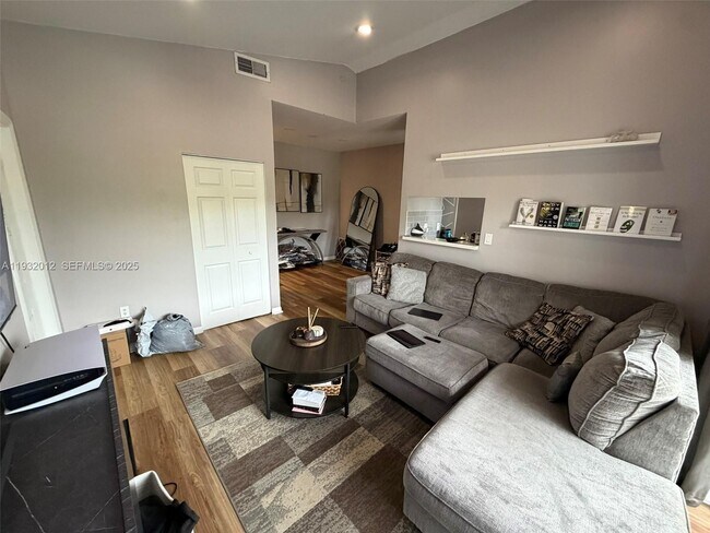 Foto del edificio - 2301 NW 96th Terrace