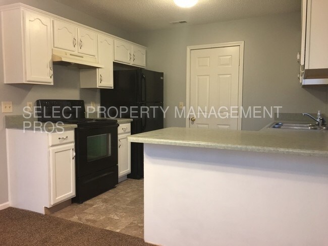 Building Photo - 1723 Versailles Village Pl