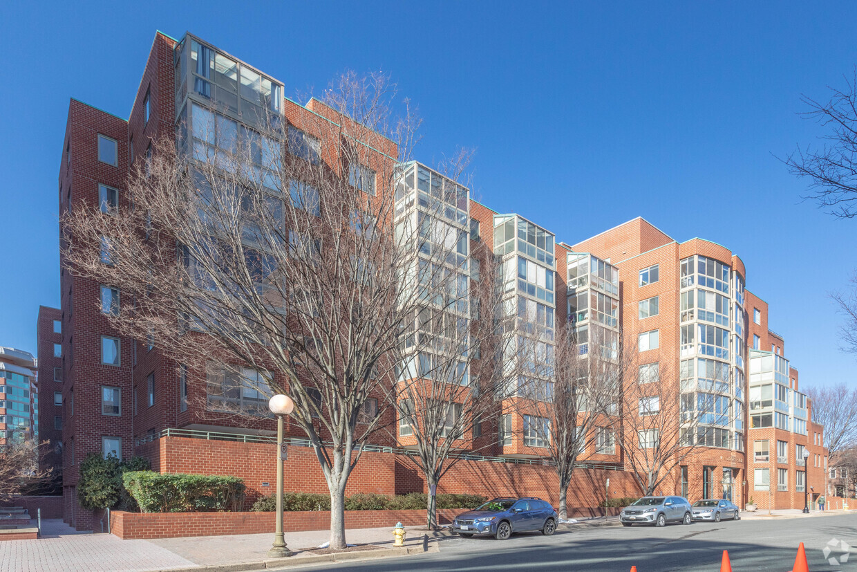 Windsor Plaza - Apartments in Arlington, VA | Apartments.com