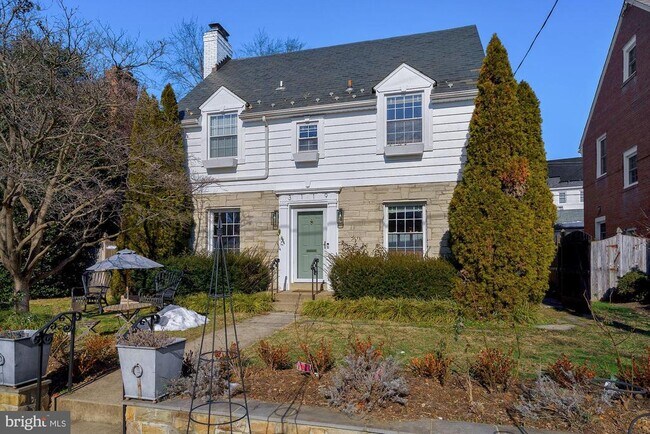Foto del edificio - 3119 Patterson Pl NW