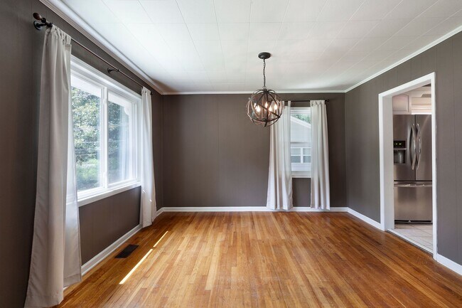 Building Photo - Spacious 3 beds & 3 Full Baths in Woodland...