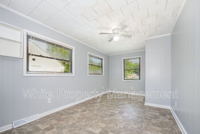 Building Photo - 1101 Mona Dr