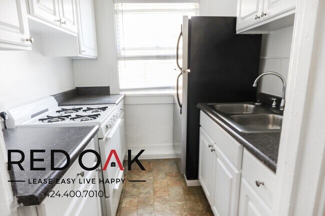 Building Photo - Stunning Completely Remodeled Studio With ...