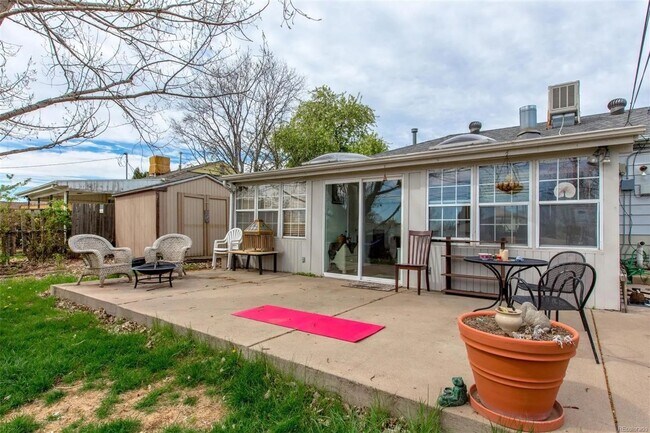 Building Photo - 864 S Peterson Way