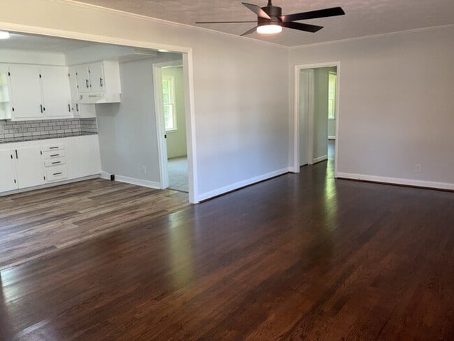 Building Photo - 330 Frans Dr