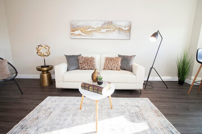 1BDR - Salon - 2075 Portage Apartment