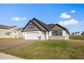 Building Photo - 310 Aspen Dr