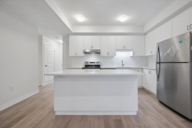 Building Photo - 21 Reverie Way