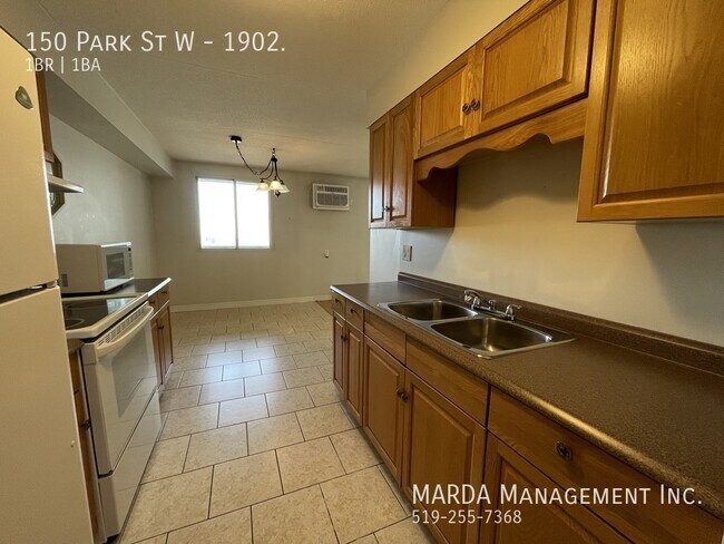 Building Photo - SPACIOUS 1 BED/1 BATH UNIT AT VICTORIA PARK! + HYDRO