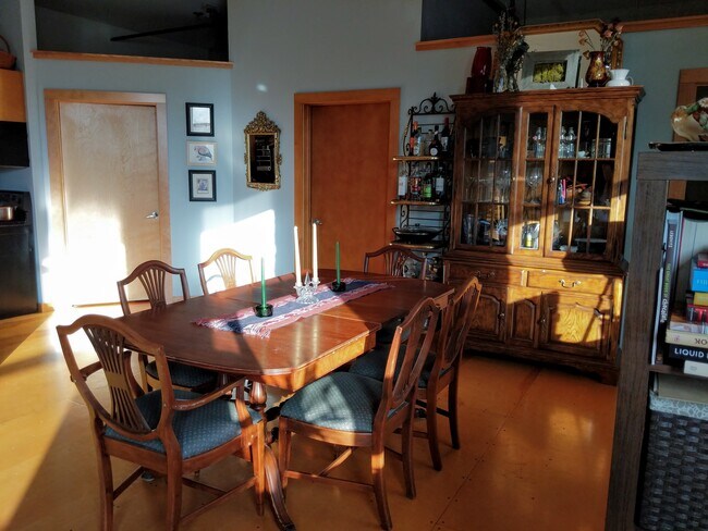 dining space - 523 Jackson St